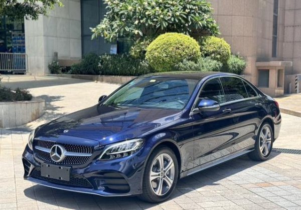 金瑞鼎盛 15万入手蓝色奔驰C级，豪华又省油，值不值？